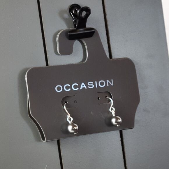 Grey Faux Pearl Drop Dangle Earrings by Occasion New on Card 1" long - Picture 6 of 8